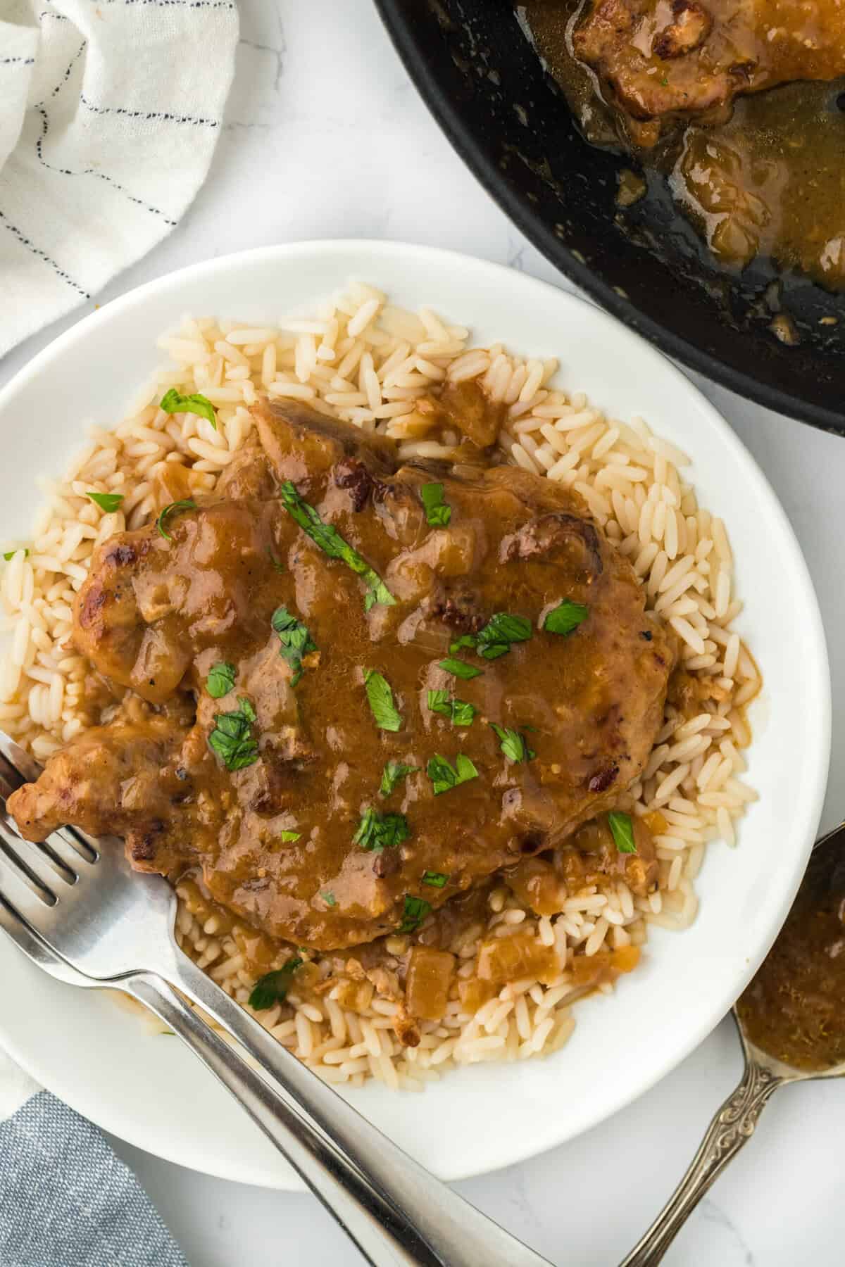 Big Mama's Southern Smothered Pork Chops with Rich Gravy