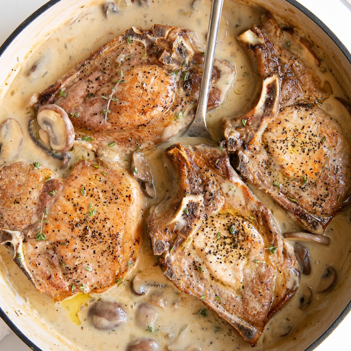 Easy One-Pan Smothered Pork Chops with Creamy Mushroom Gravy